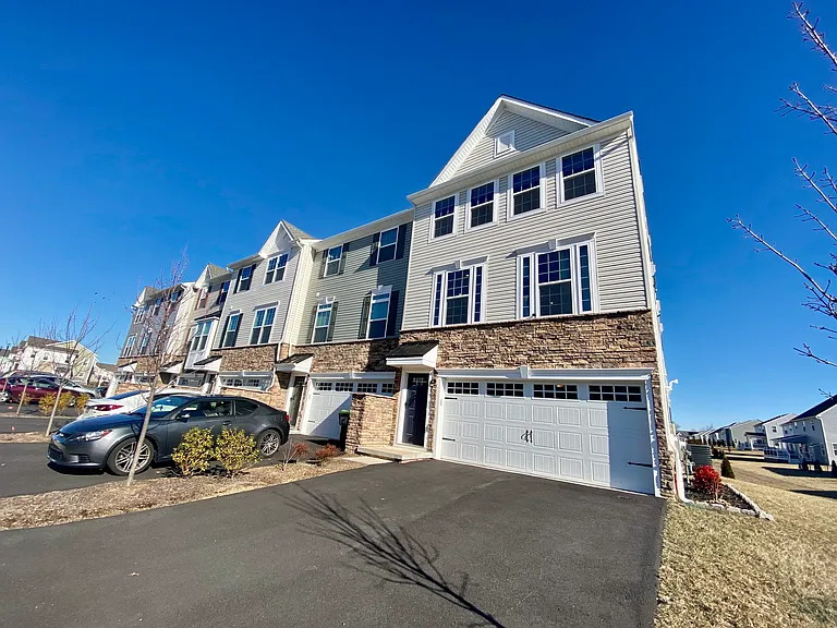 615 Judy Way — Photo 14