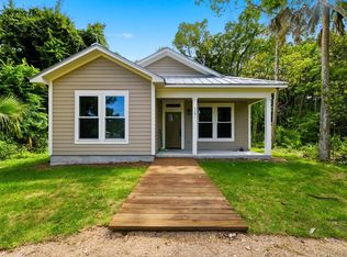 114 8th St, Apalachicola, FL 32320