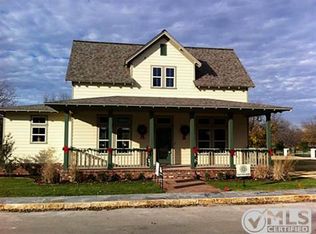 405 Counts Aly, Granbury, TX 76048