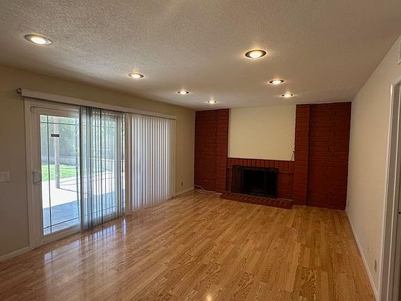 3rd image of 840 Bridle Dr