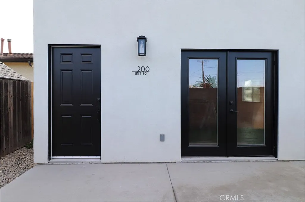 3 bed, 1200 sqft, $3,500 — Photo 2