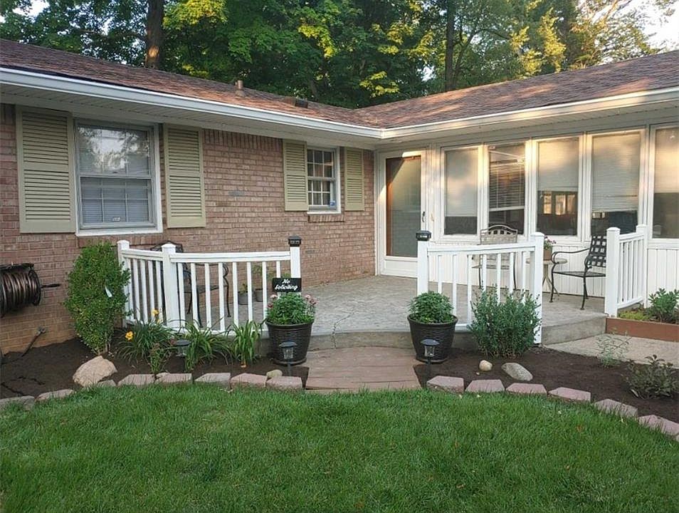2nd image of 6279 Raintree Ln