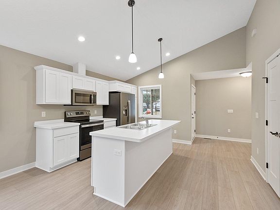 4th image of 278 Harriman St