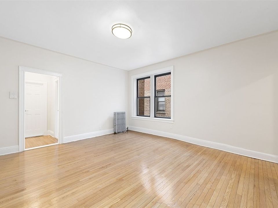 2nd image of 13912 34th Rd APT E3