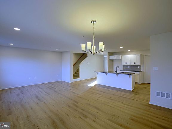 3rd image of 7250 White Oak Blvd