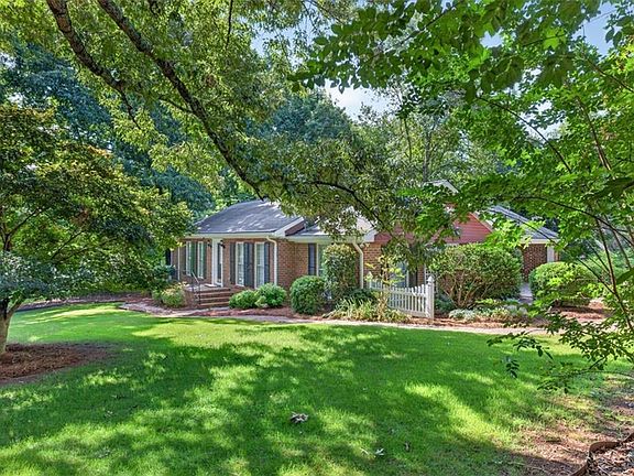 2nd image of 3705 Arrowhead Pl