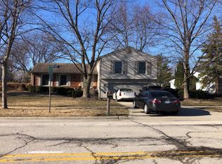 24 N Walnut Ln, Schaumburg, IL 60194