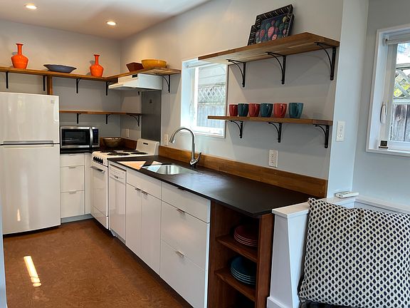 5th image of 5412 NE 34th Ave Unit B