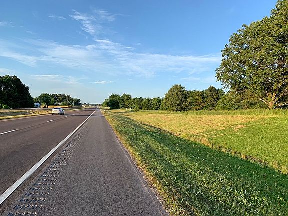 3rd image of 618 Medina Hwy