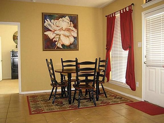 5th image of 4040 Petersburg Dr
