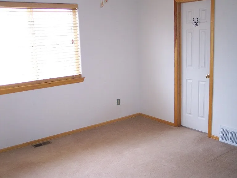 1609 Columbine Village Dr — Photo 2
