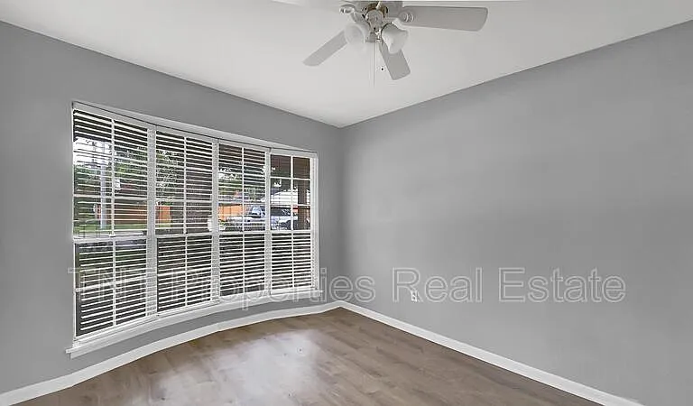 1103 Glade St — Photo 4