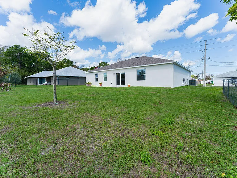 138 SW Carter Ave — Photo 53