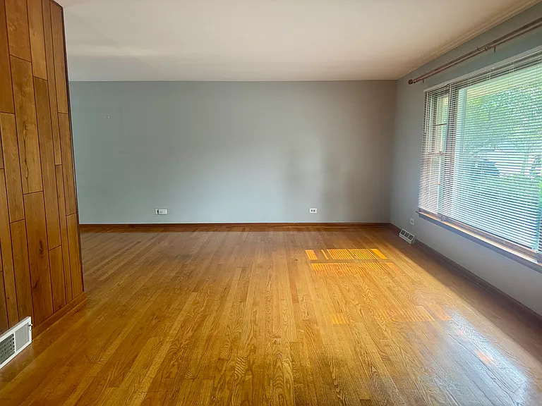 5341 Grand Ave — Photo 2