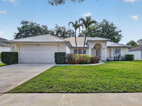2nd image of 8253 Sand Pine Circle