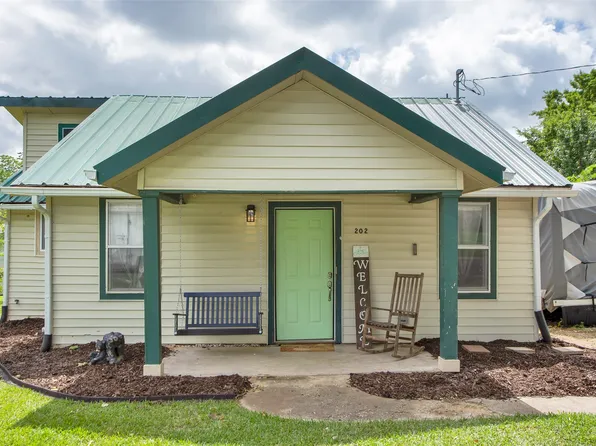 202 McFall St, Whitesboro, TX 76273