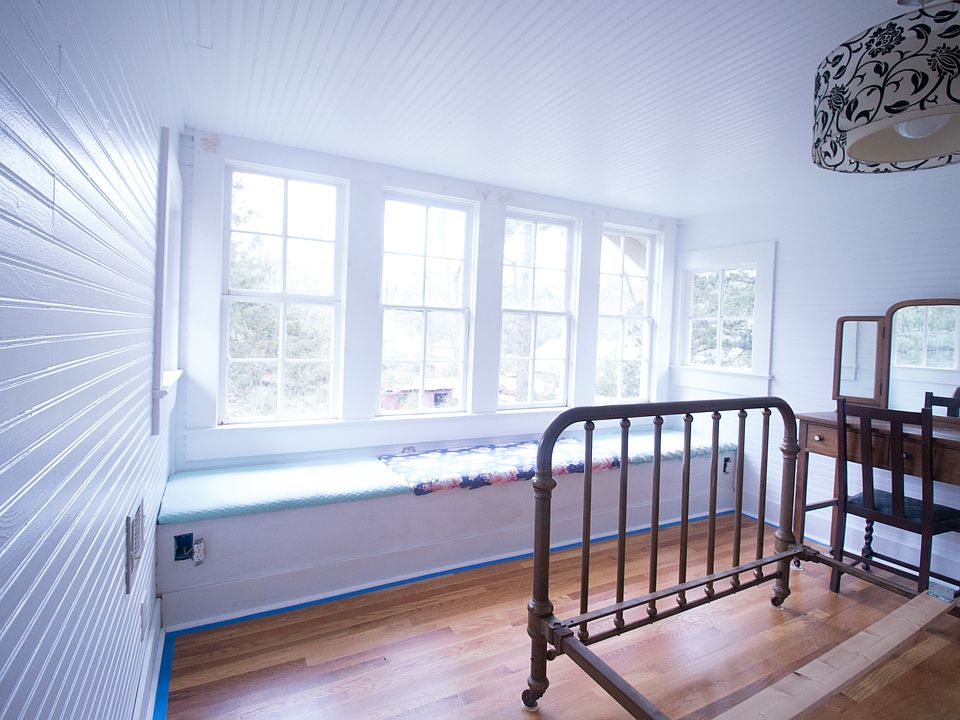 1st image of 2801 Honeysuckle Ln