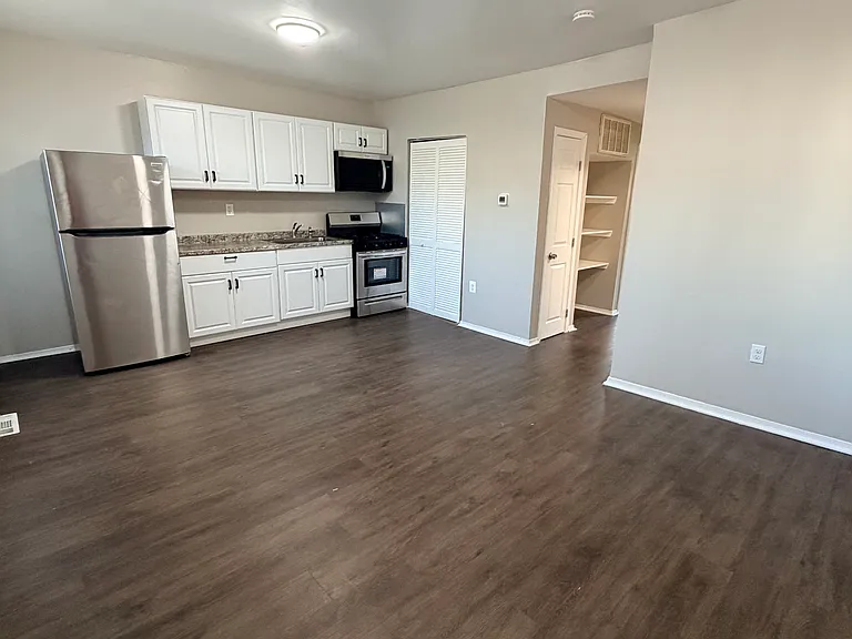 Elrino Apartments — Photo 11