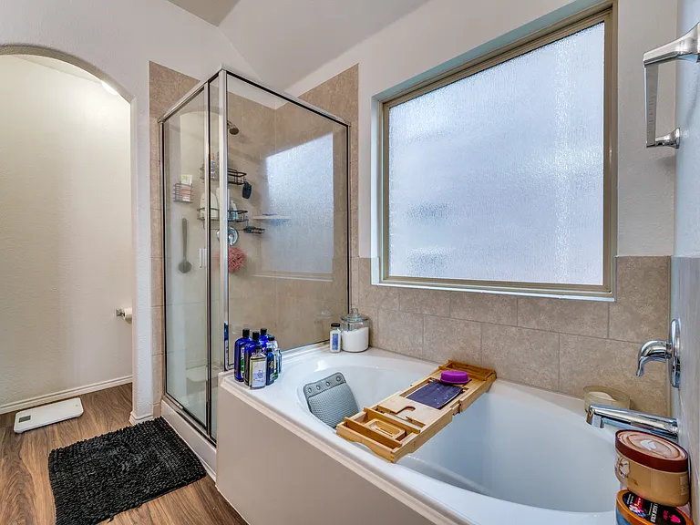 2445 Larimar Dr — Photo 16
