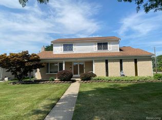 36745 Rowe Dr, Sterling Heights, MI 48312
