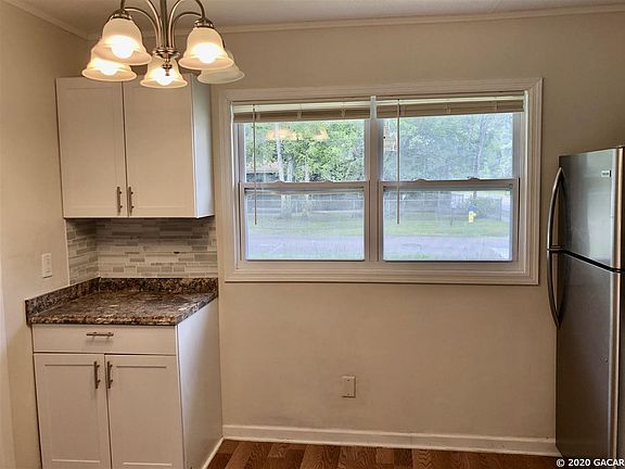 4th image of 1504 NE 6th Ave