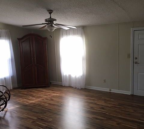 3rd image of 12111 Heather Dr