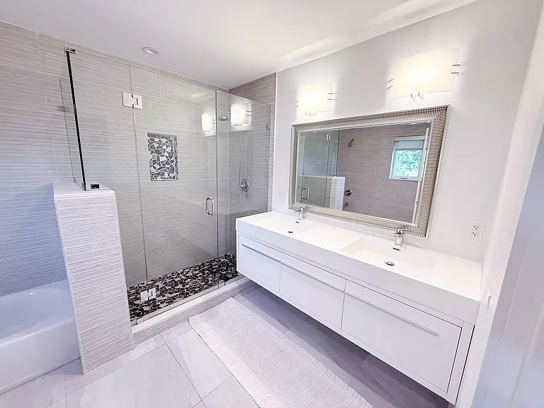 590 SW 6th Ave — Photo 7