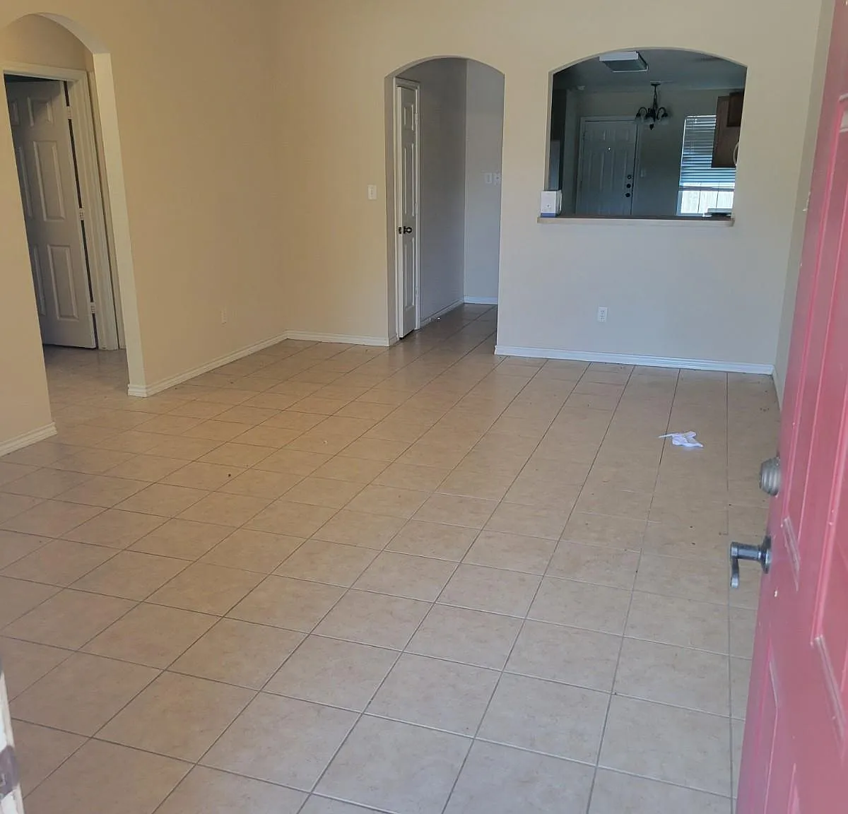 3 bed, 1300 sqft, $1,700 — Photo 3