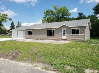 690 N Montana St, Warren, MN 56762