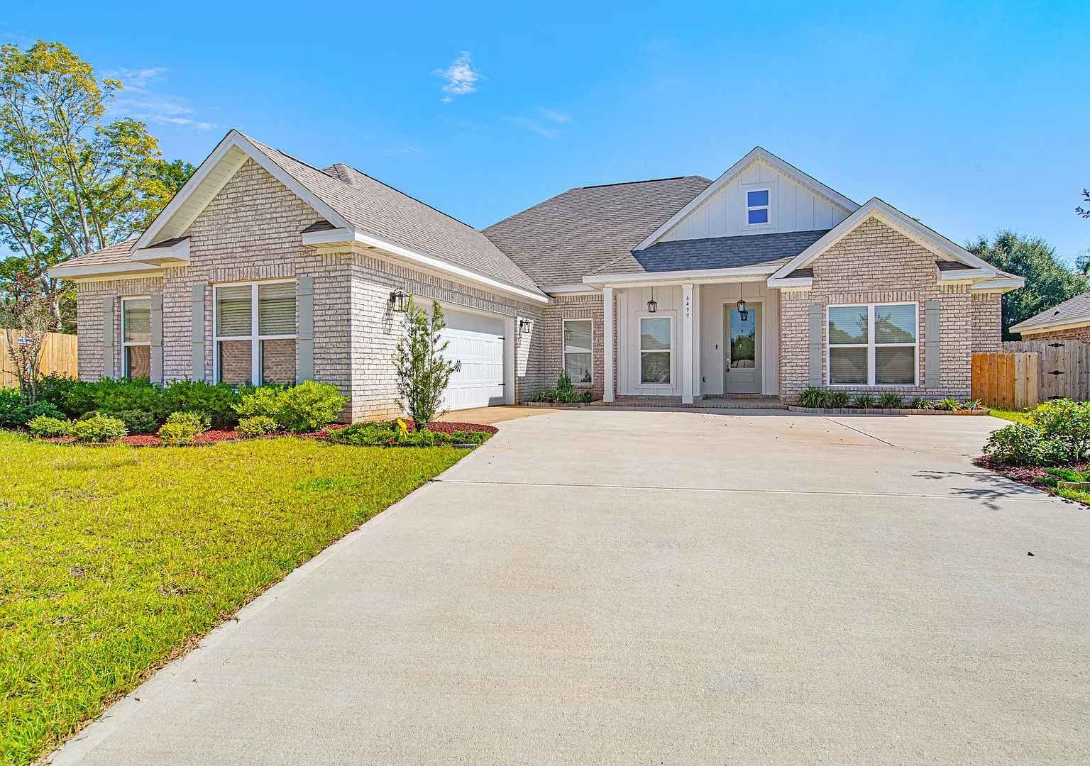 Luxurious 4 Bedroom Beulah Home — Photo 1