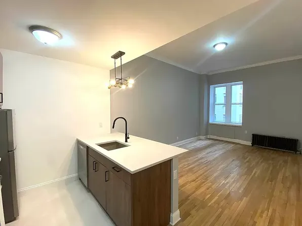 6 West 75th Street image 1 of 6