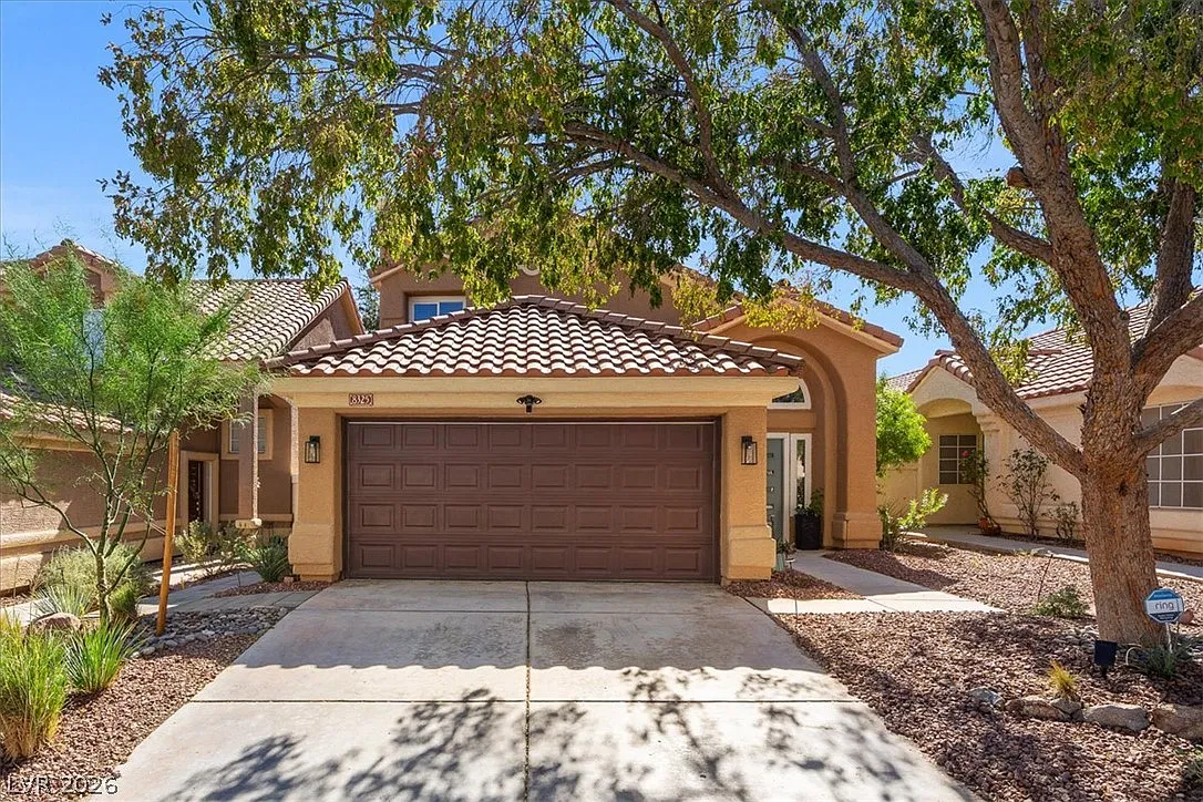 3 bed, 3.0 bath, 1870 sqft, $3,500 — Photo 2