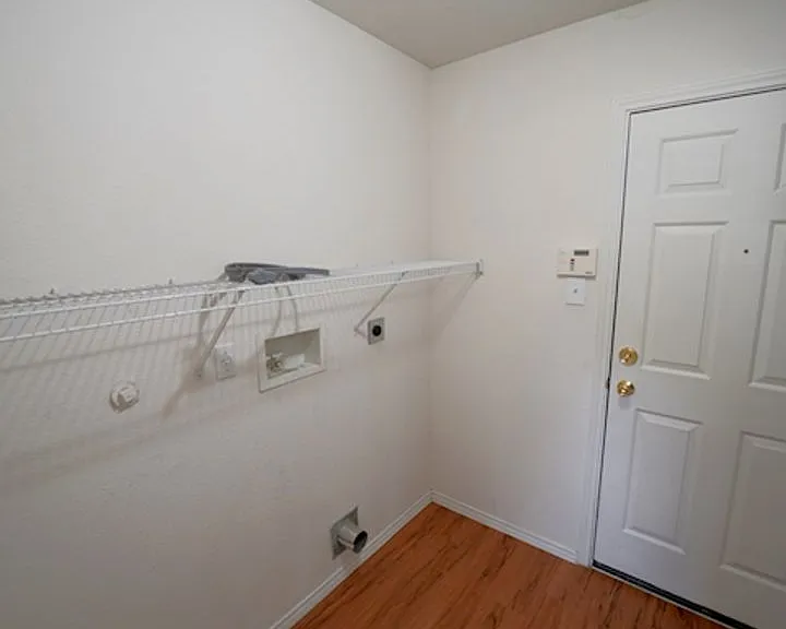 109 Willow Hl — Photo 16