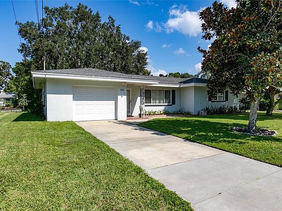 3rd image of 932 Lake Dr