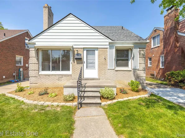 21167 Lancaster St, Harper Woods, MI 48225