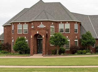 8206 NW Stonebridge Ct, Lawton, OK 73505
