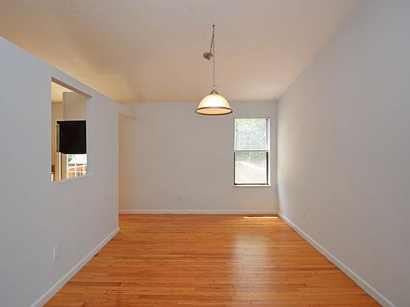 5th image of 7117 Woodridge Dr