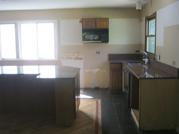 5th image of 122 N Oak Ave