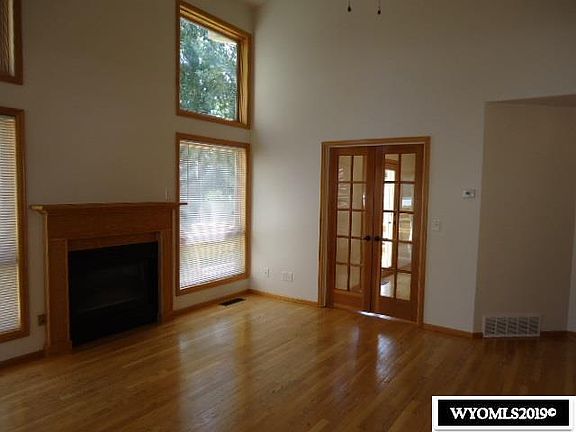 5th image of 1105 Rosewood Dr