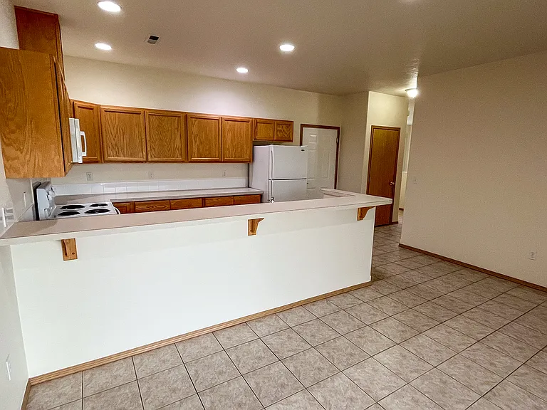7519 N Perry St — Photo 8