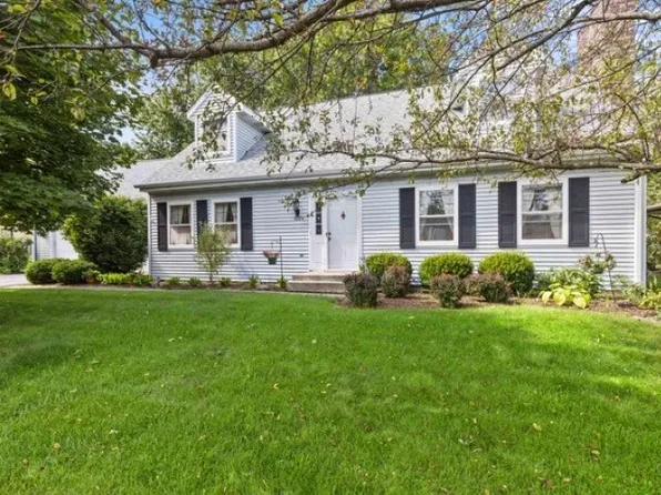 6804 Academy Trl, Rockford, IL 61107