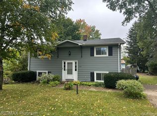 3145 Rolston Rd, Fenton, MI 48430