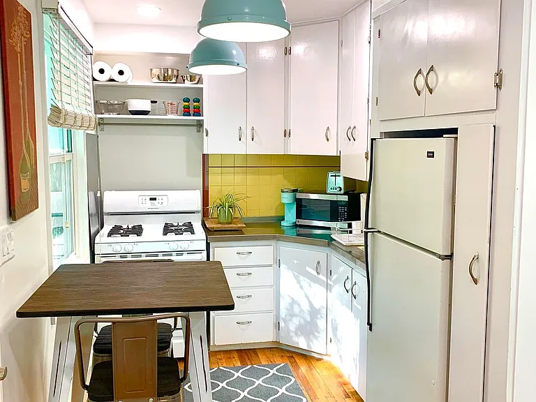 136 E 4th Ave #4 — Photo 3
