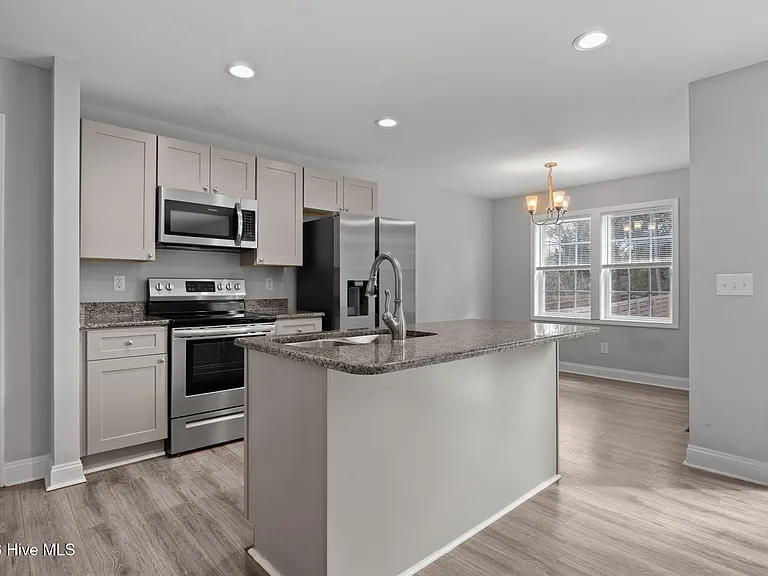 645 S Gaines St — Photo 25