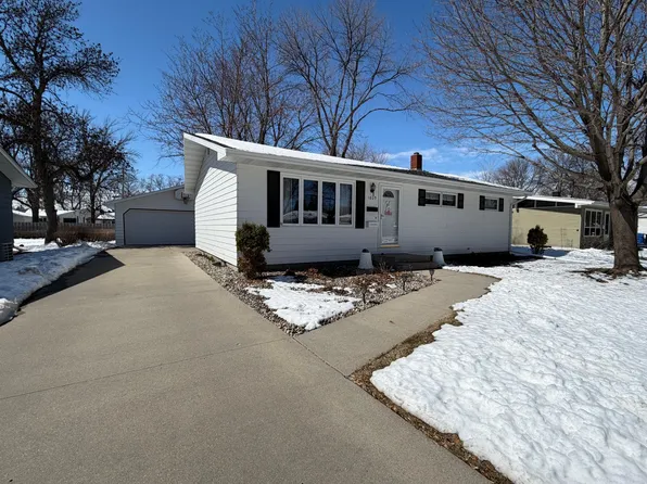 1809 15th St S, Fargo, ND 58103
