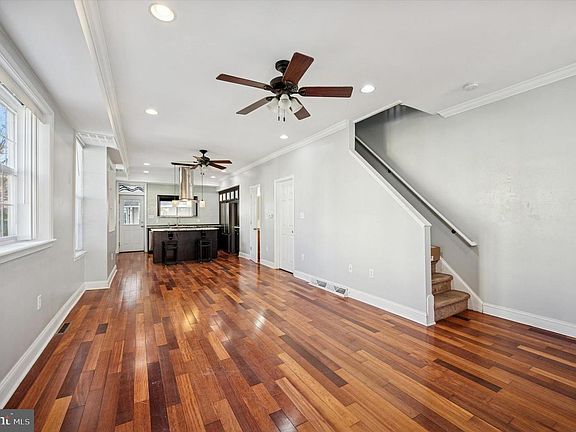 3rd image of 389 Conarroe St