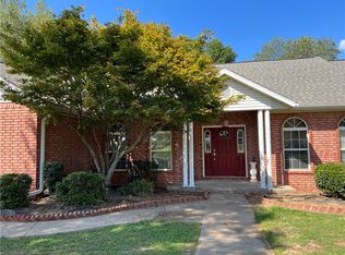 1088 Bobwhite Ave, Springdale, AR 72764
