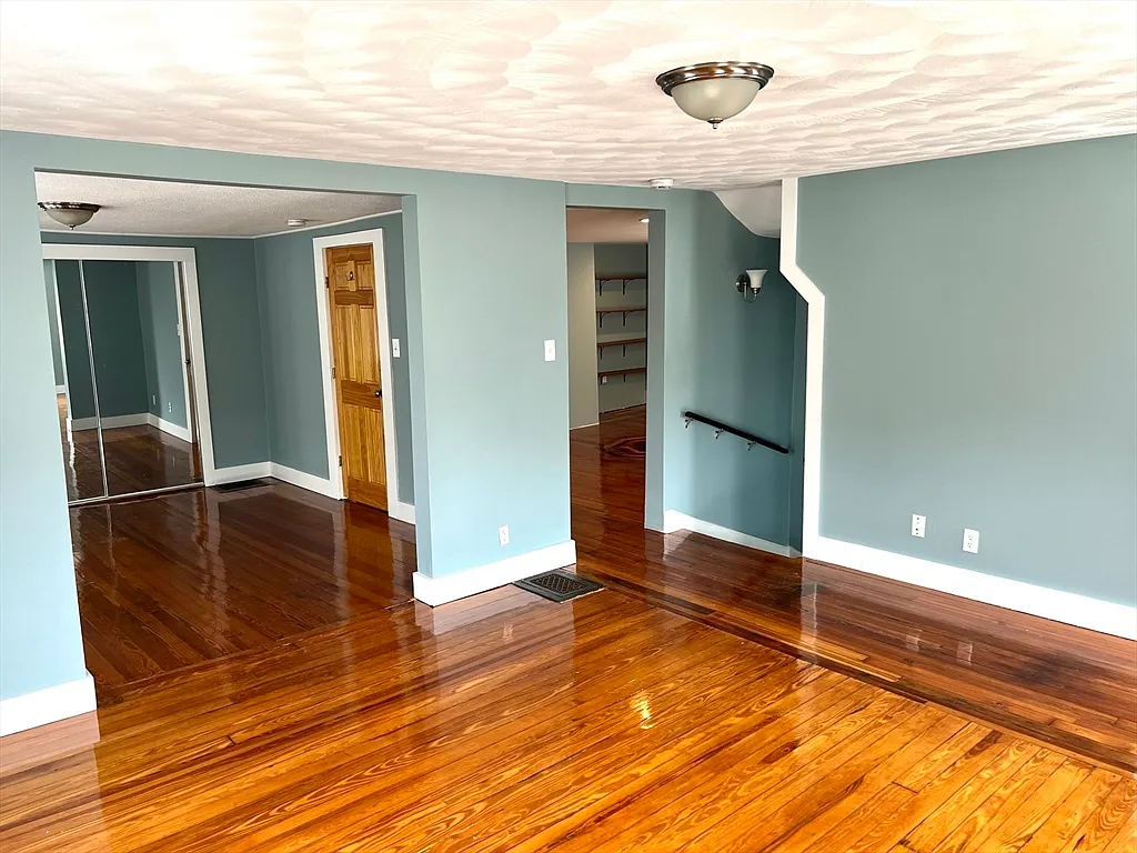 Building Photo - 20 Beacon St #2