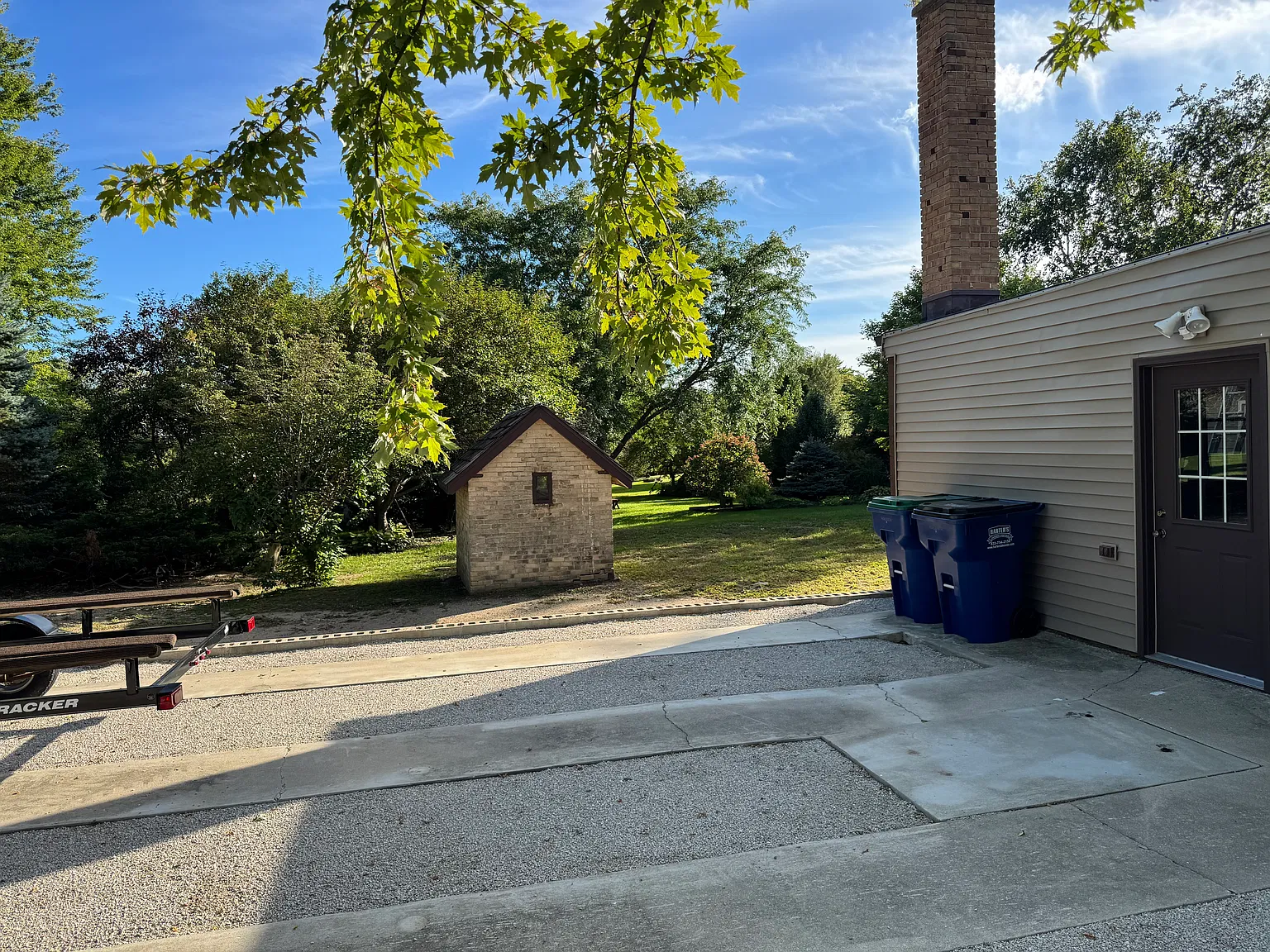 3 bed, $2,100 — Photo 2