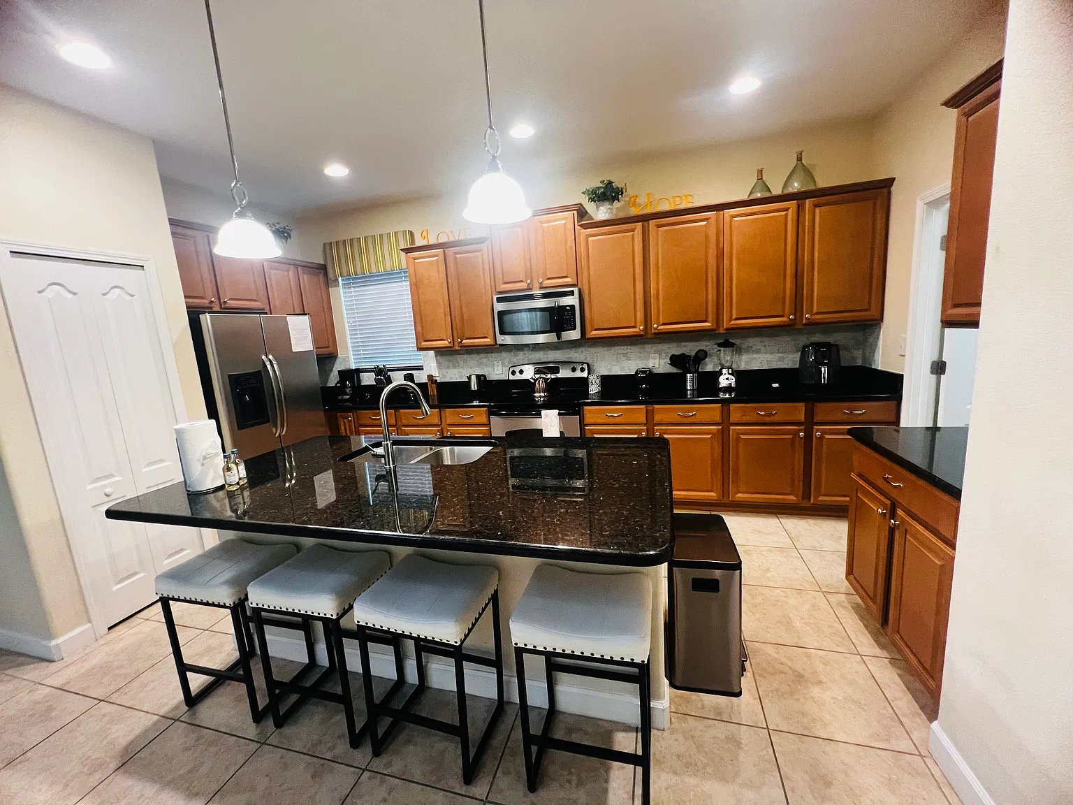 5 bed, 3015 sqft, $3,450 — Photo 1